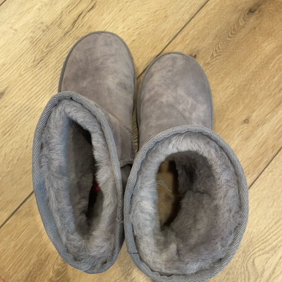 UGG Boots practically new - Picture 6 of 10